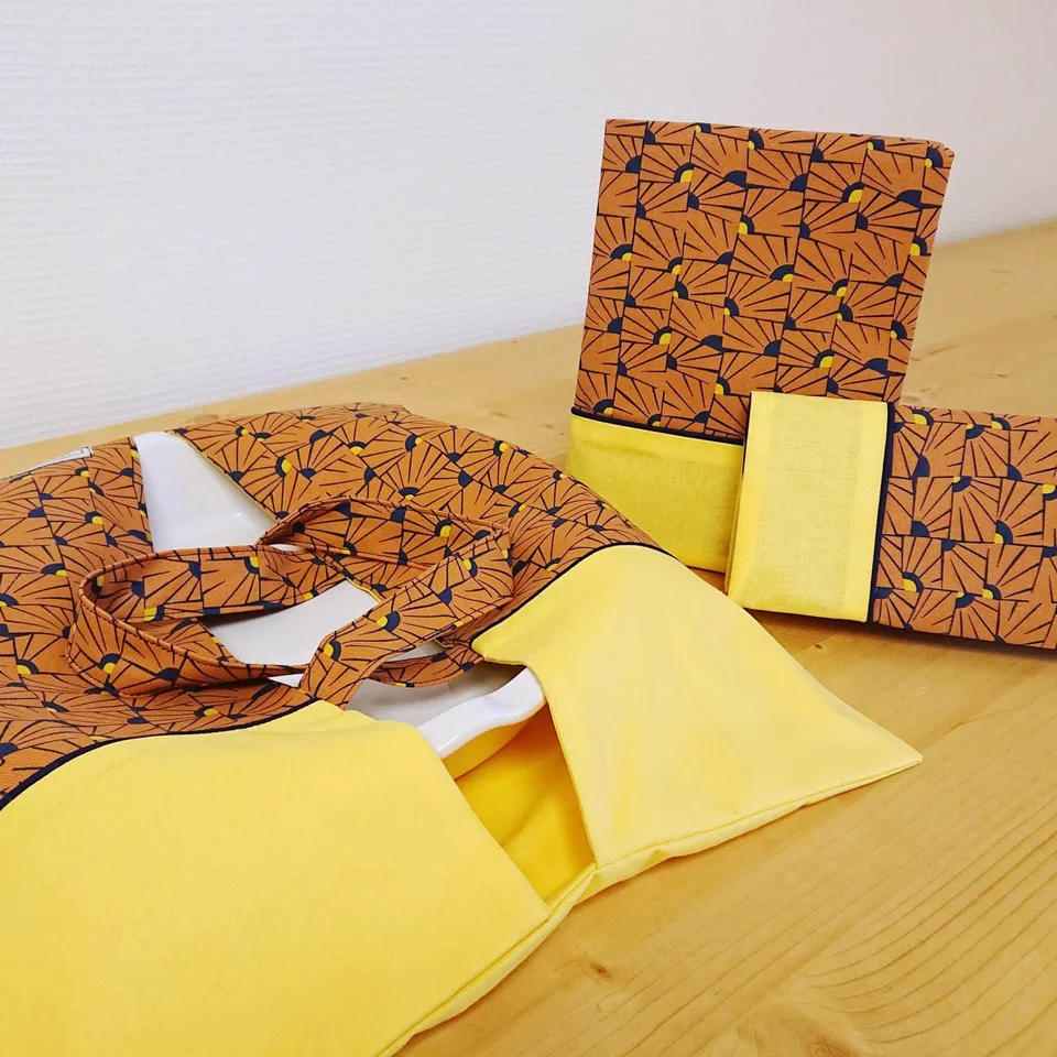 Photo du patron Sac à tarte, protège-carnet, porte-chéquier cousu · vue 1 sur 3