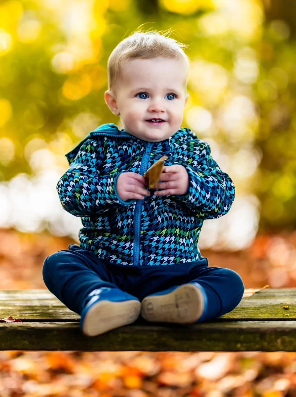 Photo du patron Macadamia : LE sweat / veste zippée à capuche - VERSION BEBE cousu · vue 1 sur 8