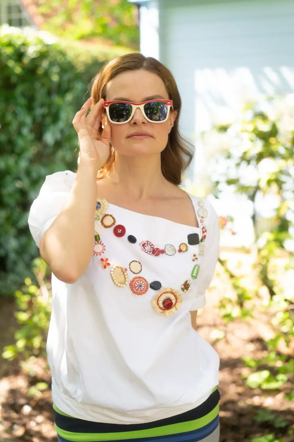 Photo du patron 67-5 Blouse with rectangular neckline & embroidered necklace cousu · vue 1 sur 8
