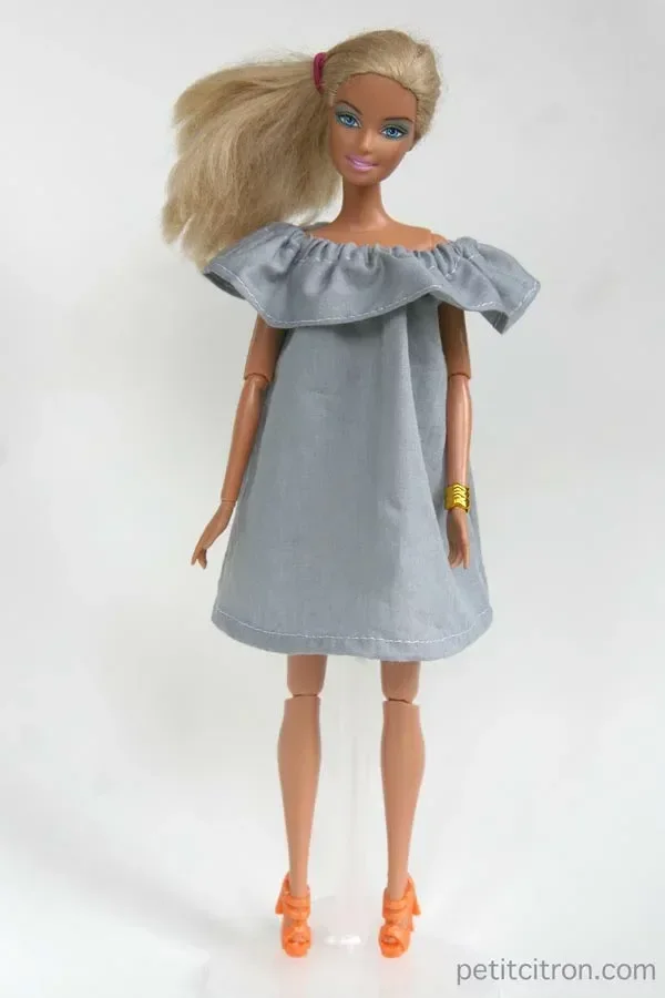 Photo du patron Patron robe épaules nues volantée pour Barbie cousu · vue 1 sur 6
