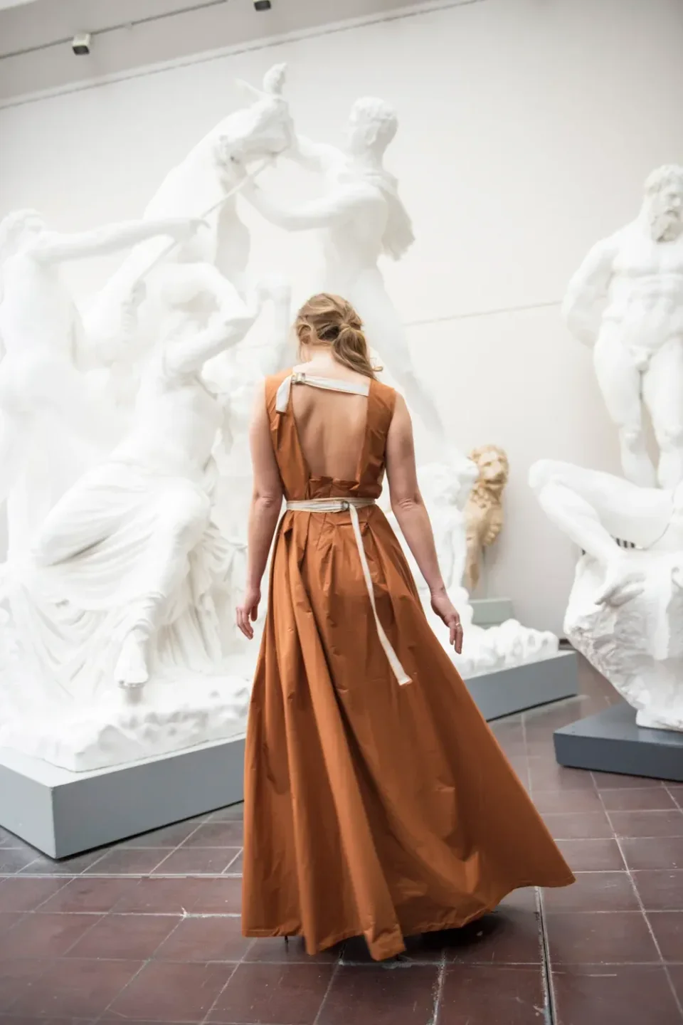 Photo du patron 32-1 Backless ballgown with straps cousu · vue 1 sur 8